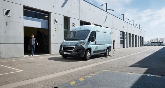 Peugeot e-Boxer 37kWh