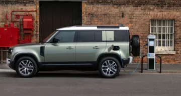 Land Rover Defender P400e