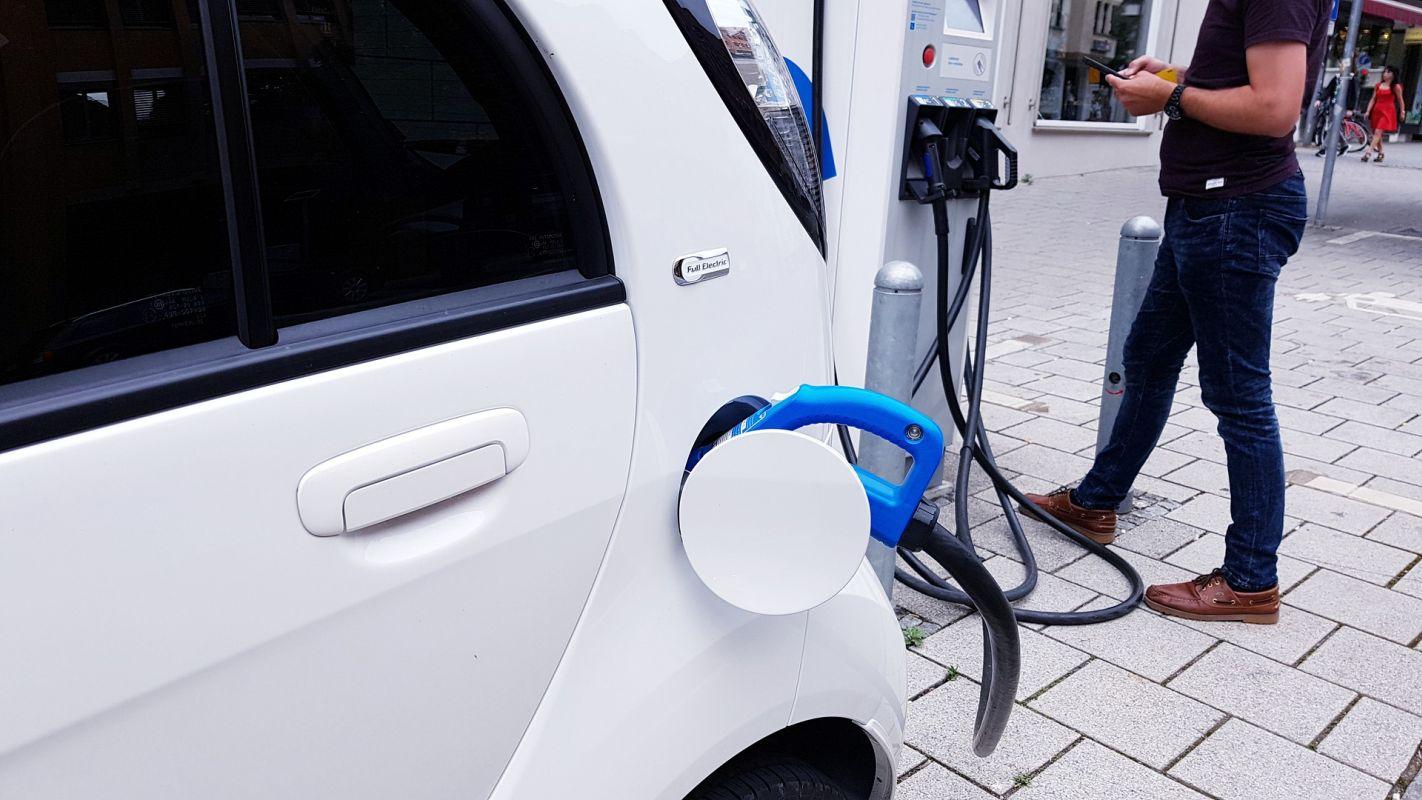 Energy crisis is forcing UK’s EV public charging firms to increase its prices