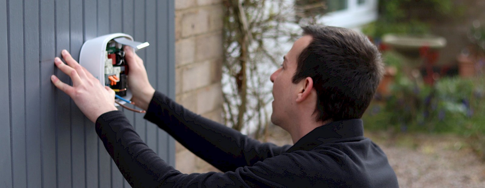 engineer fitting a wallbox 3.1800x700 cropx0y334 is.1600x0 is